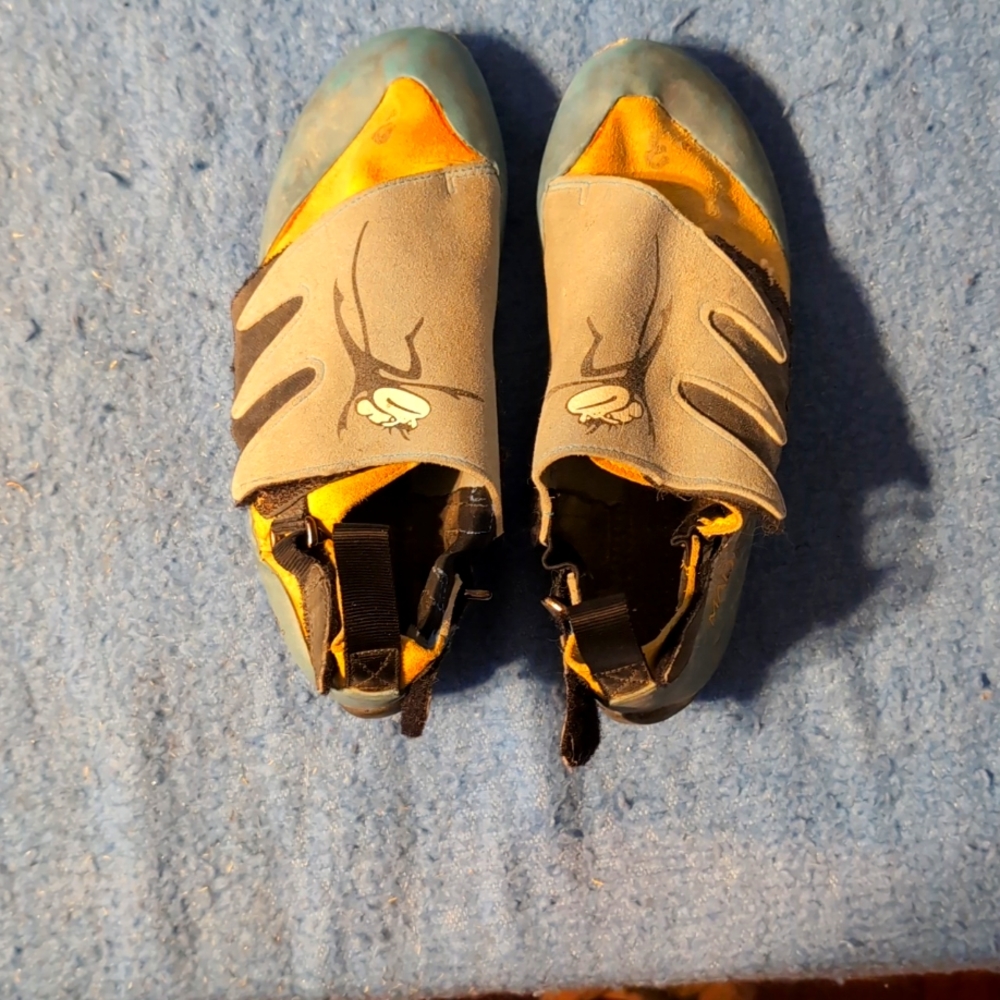 Kid's MadRock Size 3 rock climbing shoes